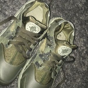 Nike huaraches women